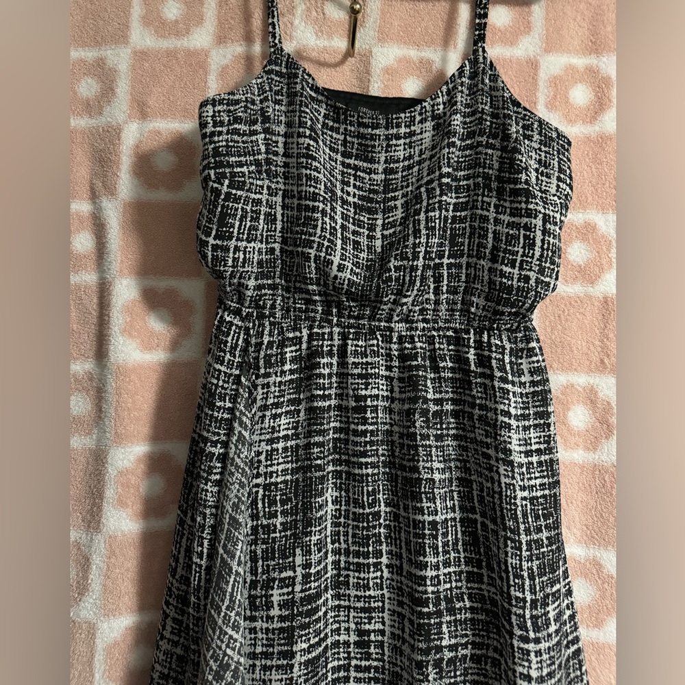Forever 21 Medium black and white dress